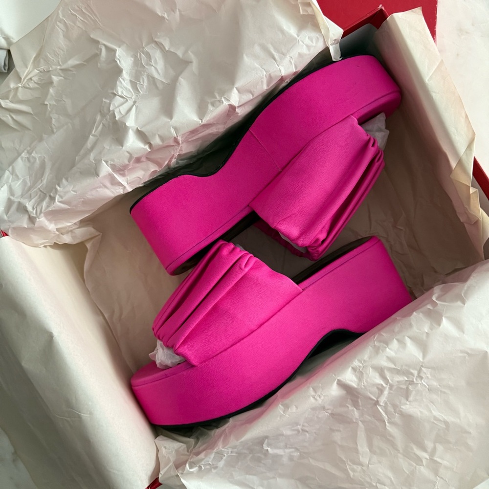 STAUD Nina Ruched Leather Platform Sandals In Bougainvillea Pink Statement 35
